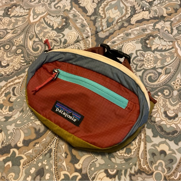 NWOT Patagonia Ultralight Black Hole Mini Hip Pack 1L - Picture 4 of 10